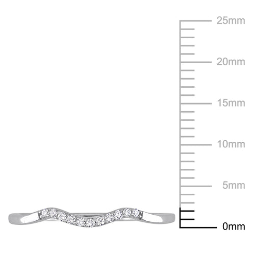 10kt White Gold Wavy Wedding Band with Shared Prong Setting I57929